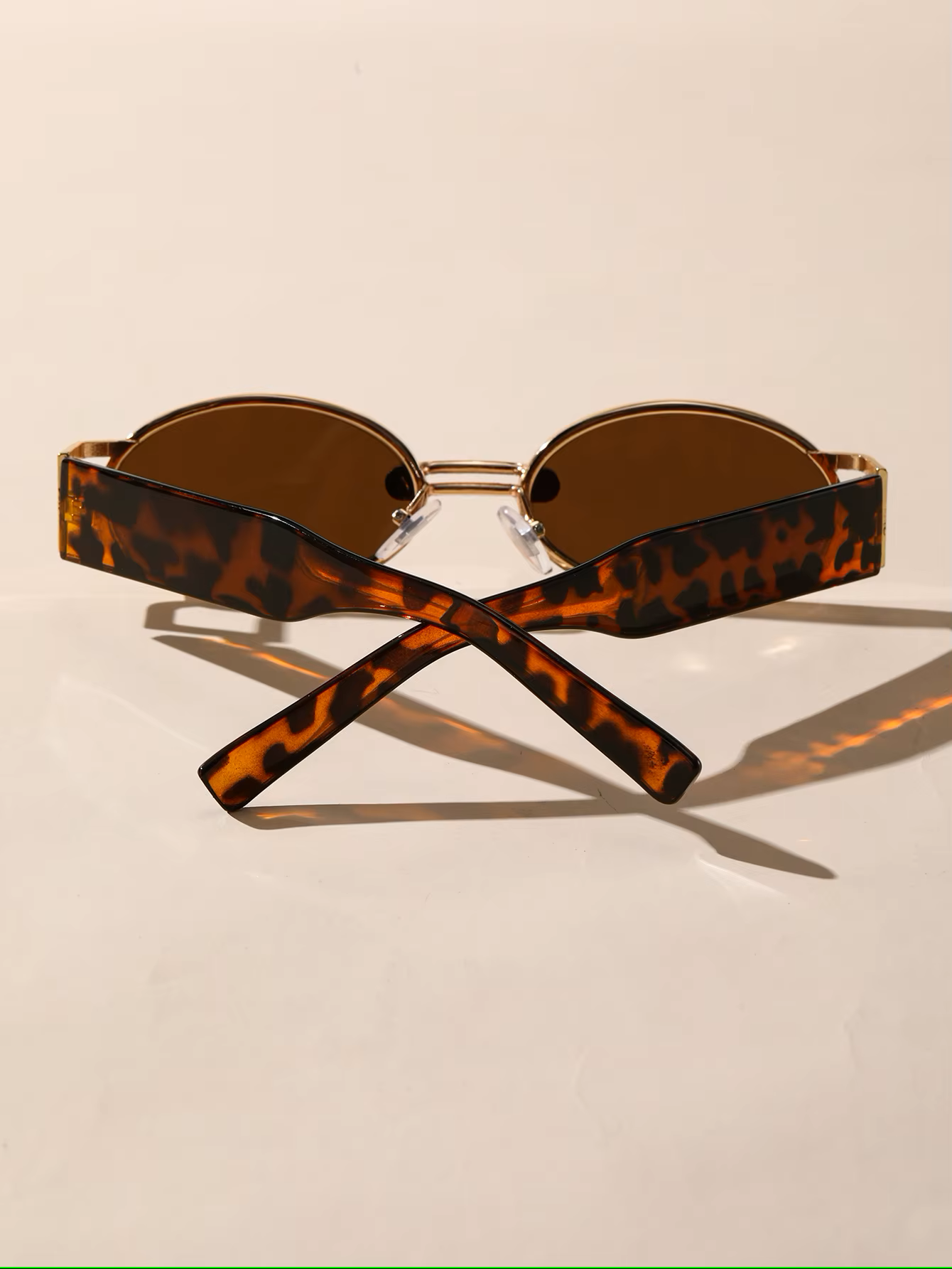 Chic Oval Frame Sunglasses